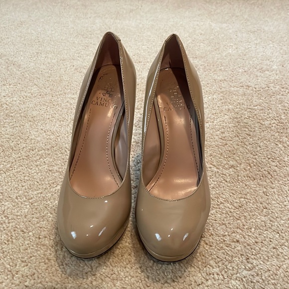 Vince Camuto shiny high heel pumps - Picture 3 of 13
